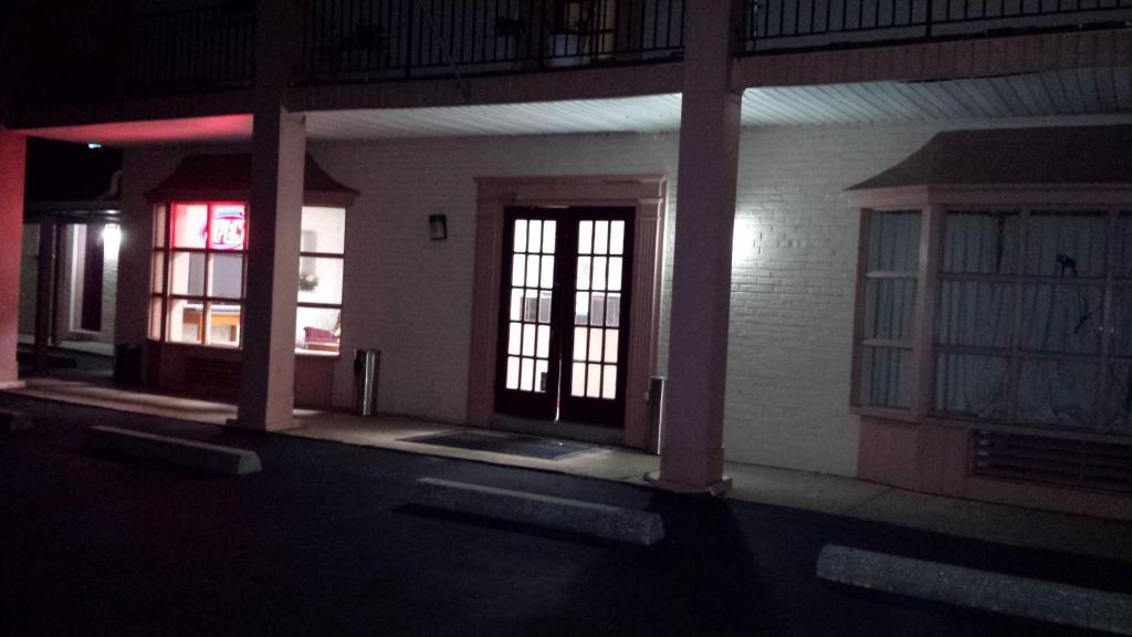 Red Carpet Inn & Suites New Cumberland Luaran gambar